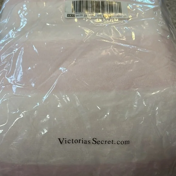 VICTORIA SECRET FAUX FUR TOTE,COZY FLEECE BLANKET,T-JAMA  WITH PINK STRIPE - Picture 11 of 12